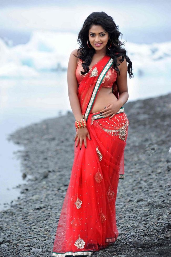 Tollywood Actress In Red Saree_14